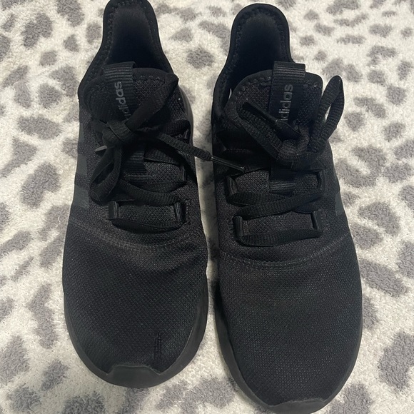 Adidas black tennis shoes size 6.5 - Picture 2 of 2